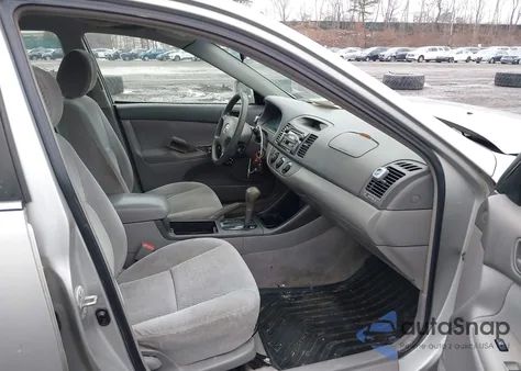 2003 Toyota Camry Le z USA, uszkodzony, nr VIN 4T1BE32K73U140341